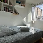 Studio Cosy Sur La Festive Rue Du Fbg Saint-Denis