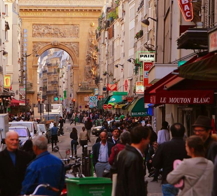 Cosy Sur La Festive Rue Du Fbg Saint-denis * Paris